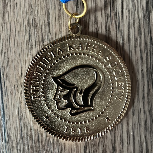 Phi Theta Kappa Advisor Medallion - Regalia - Picture 2 of 3